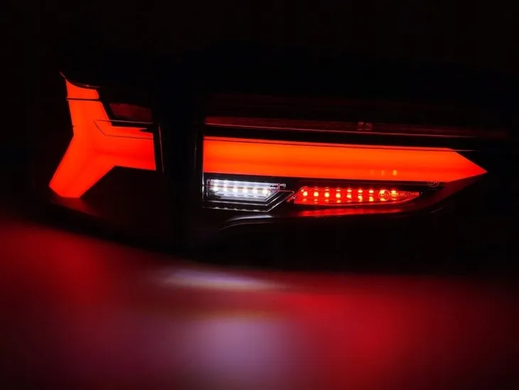 lampy-tylne-do-toyota-rav4-19-rodzaj-lampy-dedykowana
