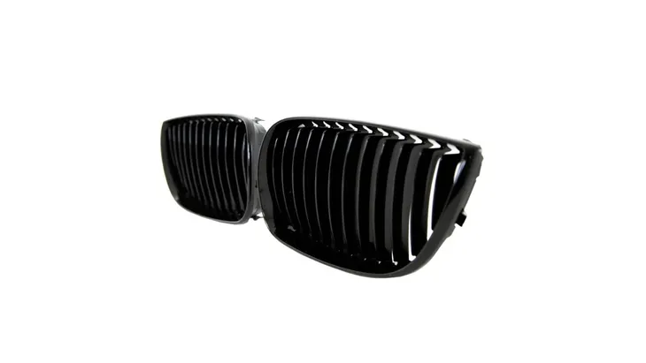 grill-bmw-1-e81-e82-e87-e88-pojedyncze-zeberka-gloss-black-stan-nowy-numer-katalogowy-producenta-am-gribm0156