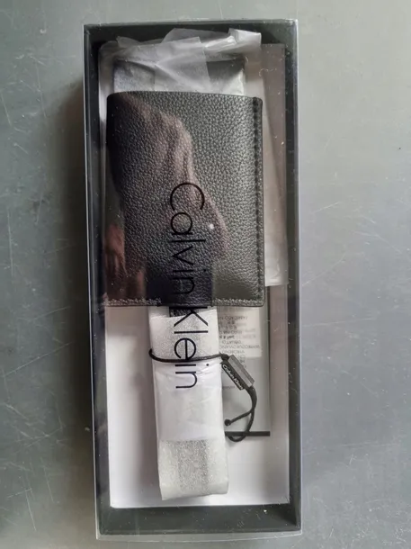 g2395-calvin-klein-gift-box-keyfob-brelok-cechy-dodatkowe-logo-marki