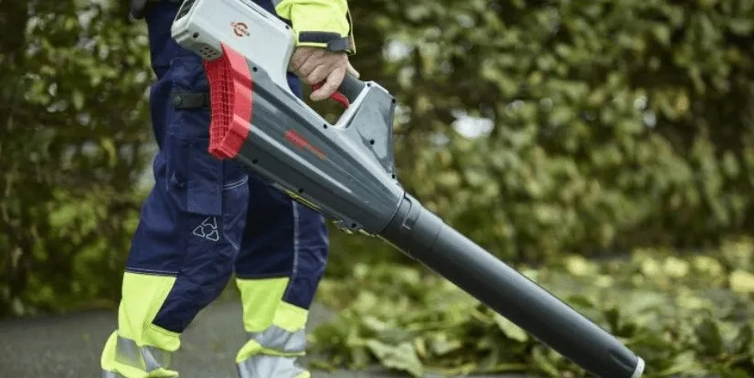 dmuchawa-do-lisci-akumulatorowa-cramer-82b1000-stan-nowy