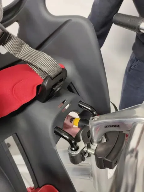 fotelik-rowerowy-przedni-bellelli-handlefix-czarny-rodzaj-przedni