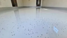 zywica-wewnetrzna-epoxy-bezbarwna-sika-169-polysk-na-sikafloor-2510w-platki