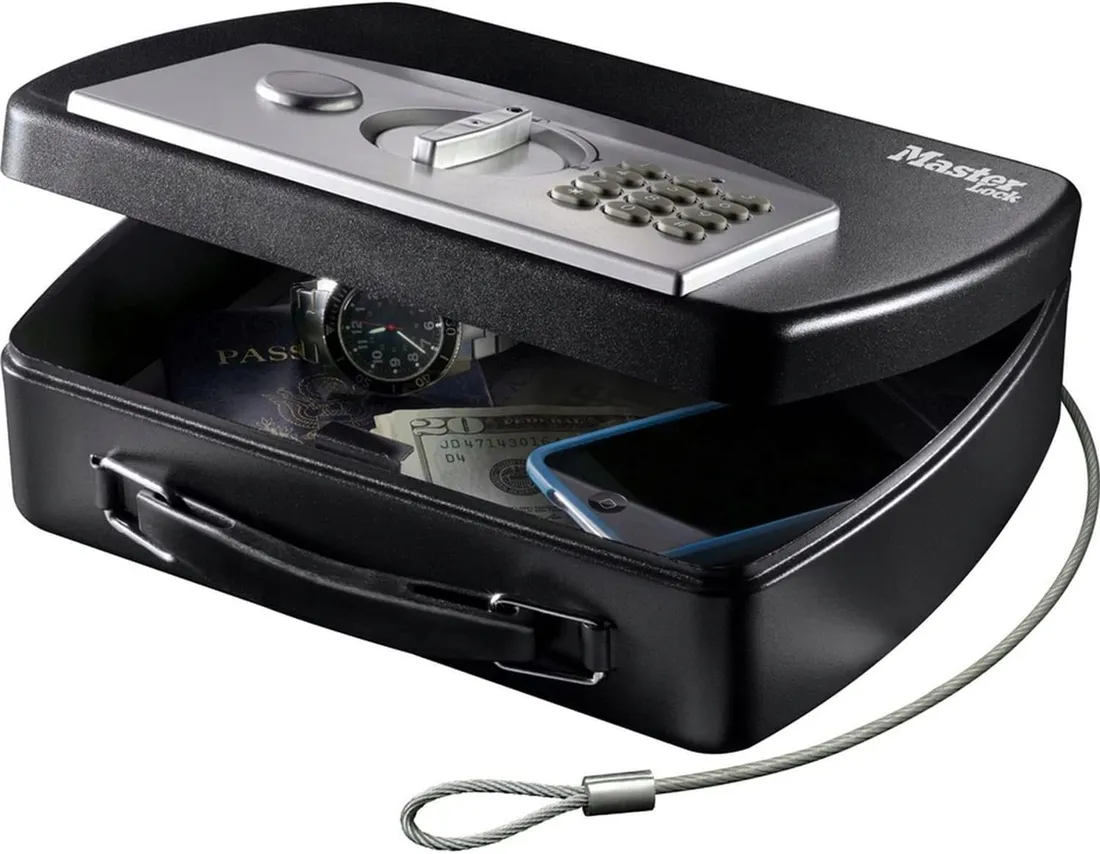 sejf-przenosny-master-lock-p008eml