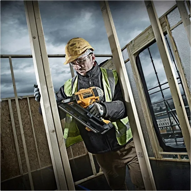 dewalt-dcn692p2-gwozdziarka-zestaw-zasilajacy-waga-narzedzia-4-1-kg