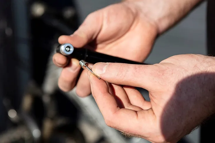 neo-91-015-pro-mini-pompka-rowerowa-dlugosc-13-7-cm