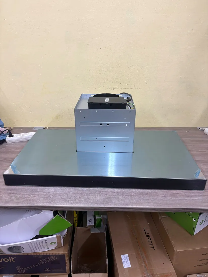 okap-scienny-90cm-comfee-chw-7-9m77a3-midea-kontrola-gestow-650m3