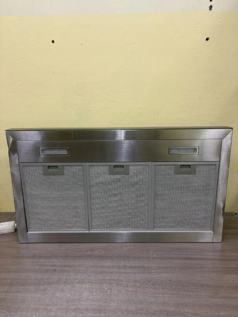 okap-scienny-90cm-comfee-chw-7-9m77a3-midea-kontrola-gestow-650m3