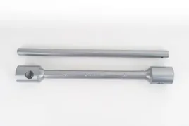 klucz-nasadowy-z-przetyczka-dwustronny-mocny-do-kol-30-32-mm-dlugosc-395cm
