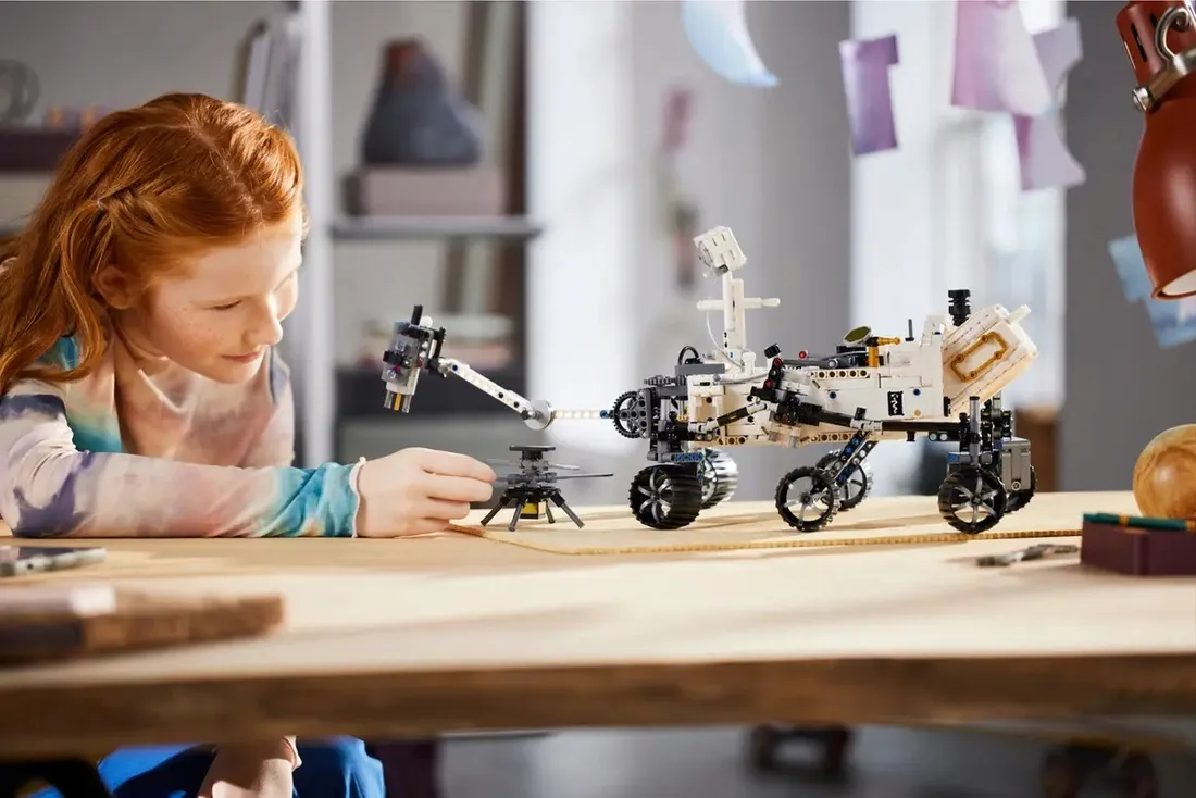 lego-technic-nasa-mars-rover-perseverance-42158
