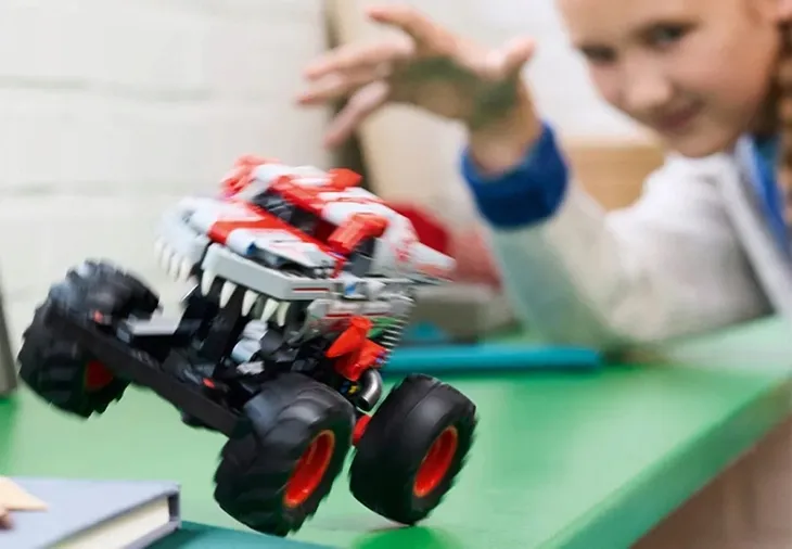 lego-technic-monster-jam-thunderroarus-pull-back-zestaw-klockow-42200-minimalny-wiek-dziecka-7