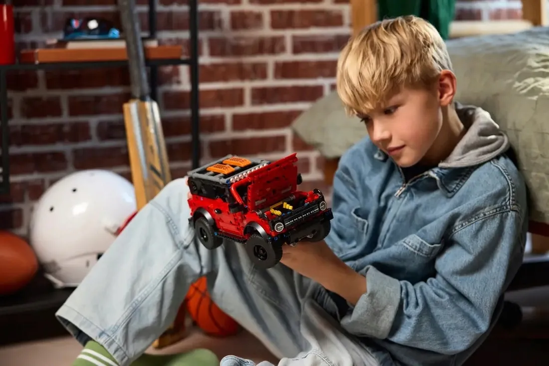 lego-technic-suv-ford-bronco-42213-stan-nowy