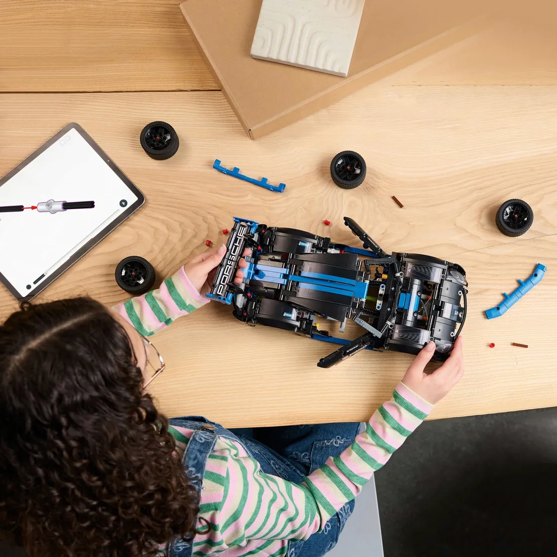 lego-technic-42176-porsche-gt4-e-performance-zdalne-sterowanie