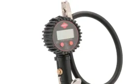 pistolet-do-pompowania-z-cyfrowym-wskaznikiem