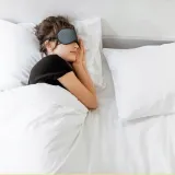 opaska-na-oczy-do-spania-3d-maska-zaciemniajaca-99percent-swiatla-regulowana-stan-nowy-kolor-szary