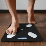 waga-lazienkowa-analityczna-smart-180kg-bmi-tluszcz-miesnie-aplikacja-cechy-dodatkowe-automatyczna-kalibracja-automatyczne-wlaczanie-automatyczne-wylaczanie-bluetooth-bmi-masa-miesniowa-polaczenie-ze-smartfonem