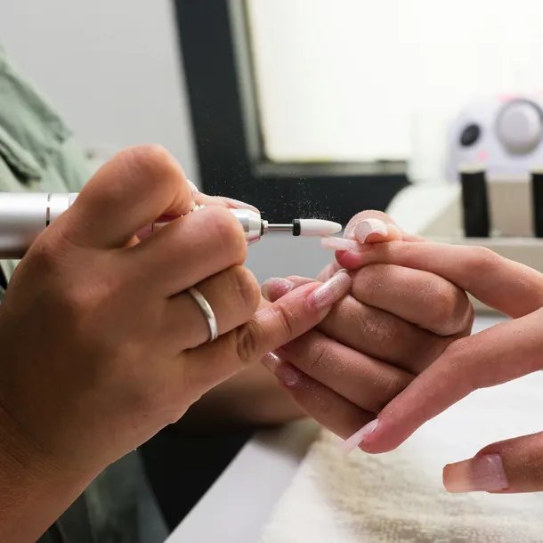 profesjonalna-frezarka-i-lampa-do-paznokci-manicure-pedicure-45-tys-obr-min-stan-nowy-marka-medi-sleep