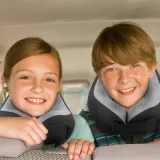 poduszka-podrozna-dla-dzieci-turystyczna-rogal-na-szyje-do-samochodu-memory-model-2024