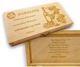 drewniane-pudelka-na-pieniadze-czekolade-18-urodziny-prezent-grawer