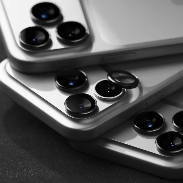 oslona-aparatu-na-iphone-17-pro-17-pro-max-camera-frame-protector-czarne-konstrukcja-powloka-oleofobowa