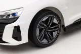 auto-na-akumulator-audi-e-tron-gt-qls-6888-biale-szerokosc-pojazdu-55-cm