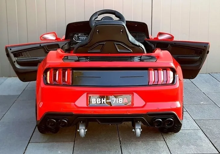 auto-na-akumulator-bbh-718a-czerwone-liczba-miejsc-1