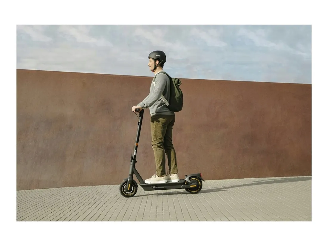 ninebot-commuter-helmet-or-black