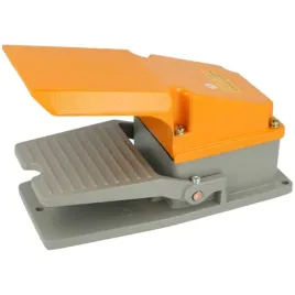 wlacznik-nozny-do-sterowania-myjka-warsztatowa