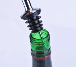 dozownik-nalewak-do-alkoholu-wina-wodki-butelki