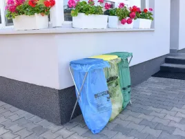 stojak-na-worki-kosz-do-segregacji-smieci-3-komory-stanow