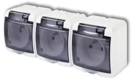 gniazdo-potrojne-natynkowe-ip54-ghe-3d-karlik