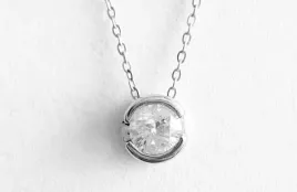 naszyjnik-zloto-9-ct-375-zawieszka-diament-015-ct