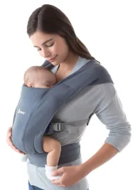 ergobaby-ergonomiczne-nosidelko-embrace-z-pasem-biodrowym-rownomierne