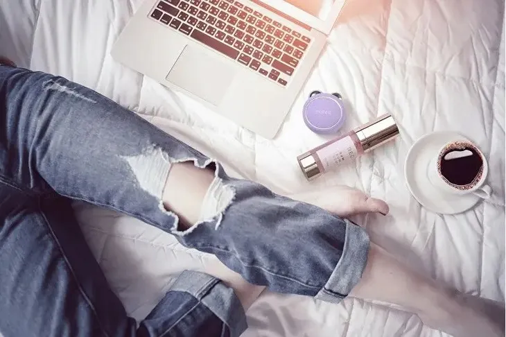 foreo-urzadzenie-do-liftingu-twarzy-szerokosc-produktu-5-6-cm