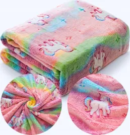 koc-swiecacy-150x200-fluo-miekki-jednorozec-konik-kolorowe-tlo