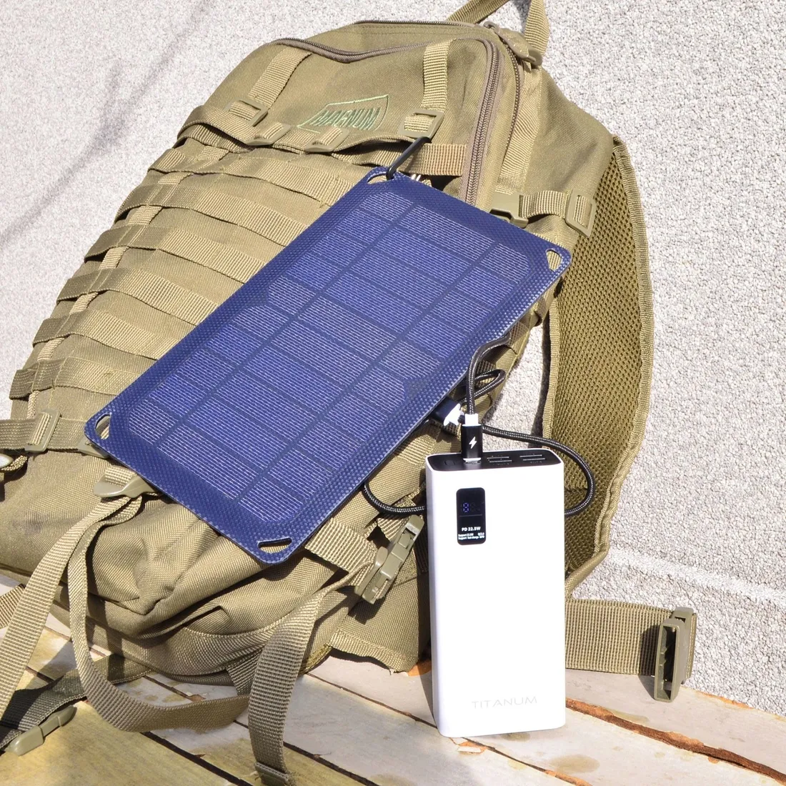 przenosna-ladowarka-solarna-panel-5w-usb-3w1