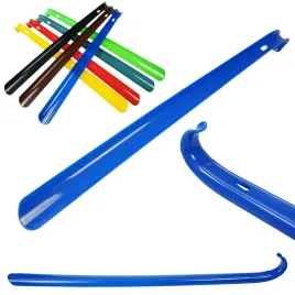 lyzka-do-butow-plastikowa-duza-dluga-kolorowa-solidna-z-zawieszka-50-cm