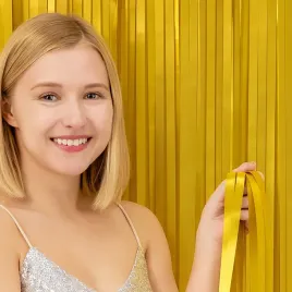 zlota-kurtyna-matowa-dekoracyjna-matte-gold-urodziny-sylwester-100x200-cm