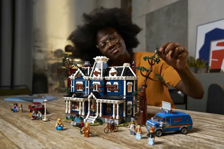 lego-icons-stranger-things-dom-creelow