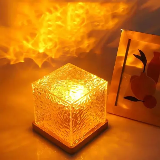 lampka-nocna-biurkowa-led-aqua-efekt-wody-rotacyjna-glowica-projektor-zasilanie-sieciowe