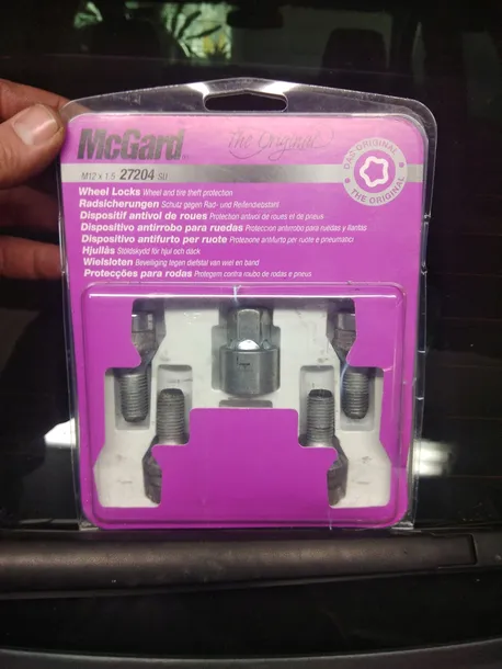 sruby-zabezpieczajace-mcgard-12x15x221-stozek-plaszczyzna-stozkowa