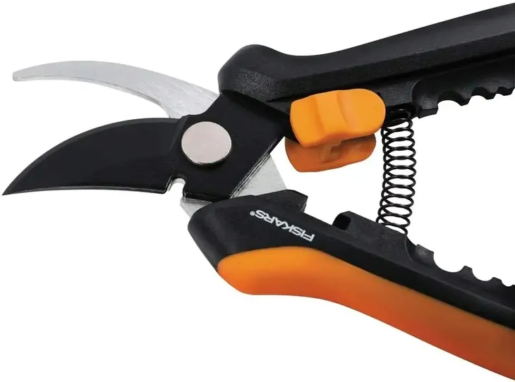 fiskars-sekator-do-kwiatow-sp14-solid-certyfikat-ce