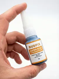 klej-cyjanoakrylowy-czarny-sredni-20g-budfix-ca-guma