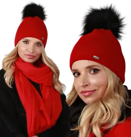 czerwona-ciepla-czapka-z-pomponem-dwie-warstwy-a13