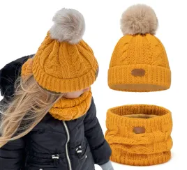 czapka-z-kominem-zimowa-na-polarze-cieply-zestaw-duzy-pompon-miod