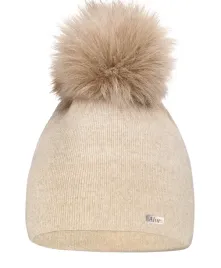 bezowa-elegancka-czapka-z-futrzanym-pomponem-a13