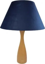 lampka-nocna-biurkowa-drewniana-z-granatowym-abazurem-welur-do-sypialni