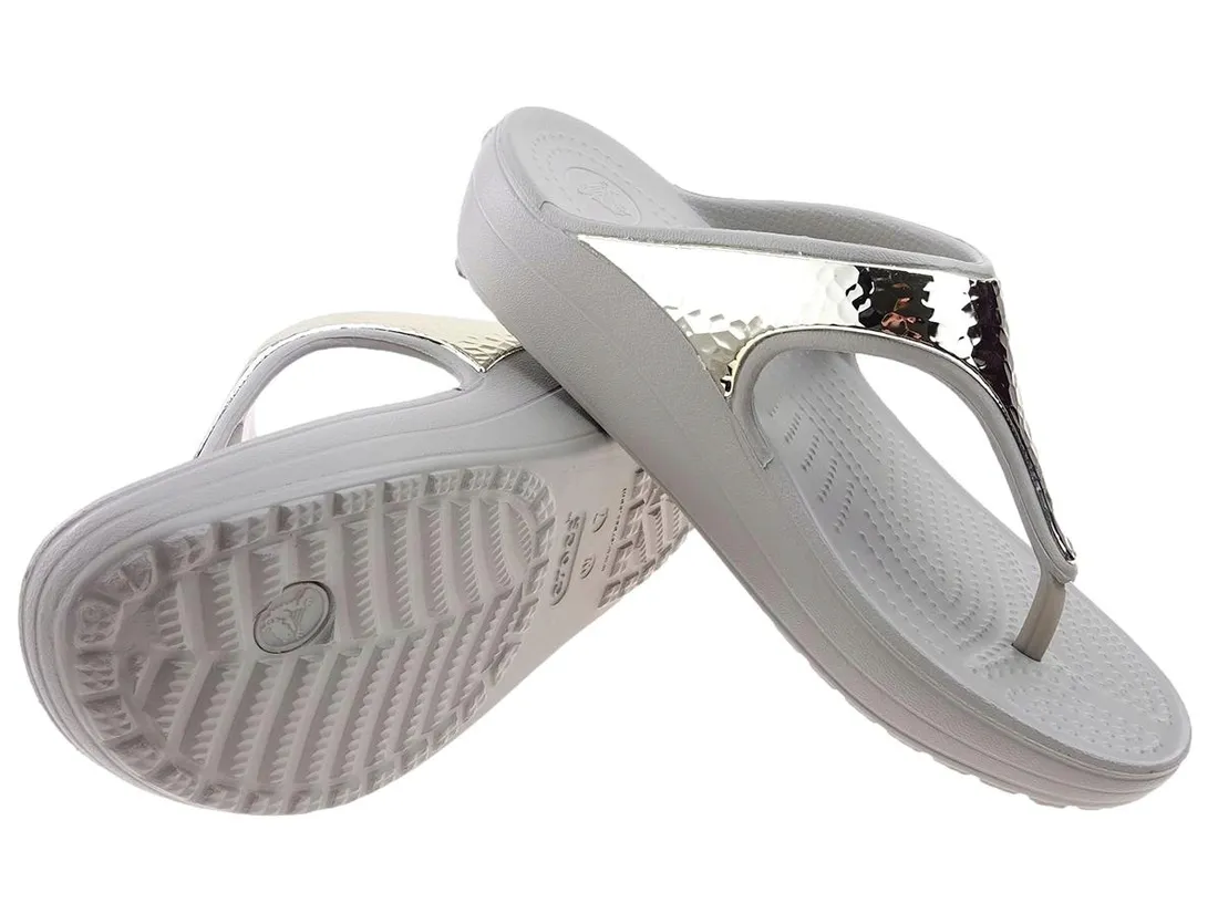 crocs-sloane-embellished-flip-platinum-365-stan-nowy