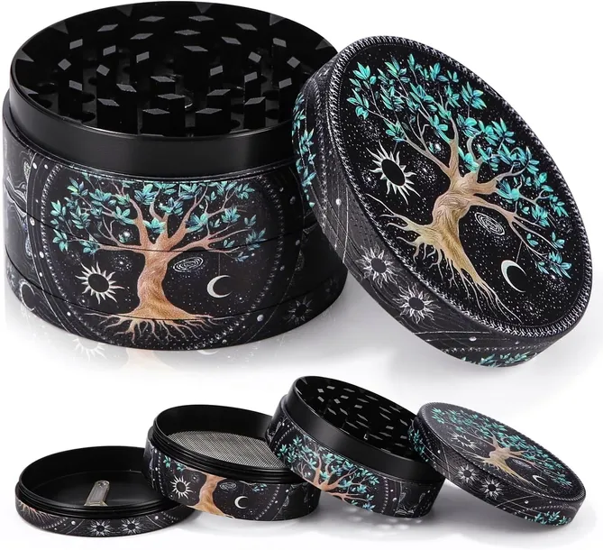 MŁYNEK METALOWY DO ZIÓŁ I PRZYPRAW 63 MM 4-WARSTWOWY ZE SKROBAKIEM