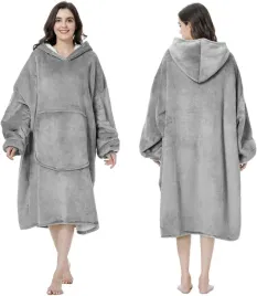 koc-z-kapturem-oversize-z-rekawami-i-kieszenia-cieply