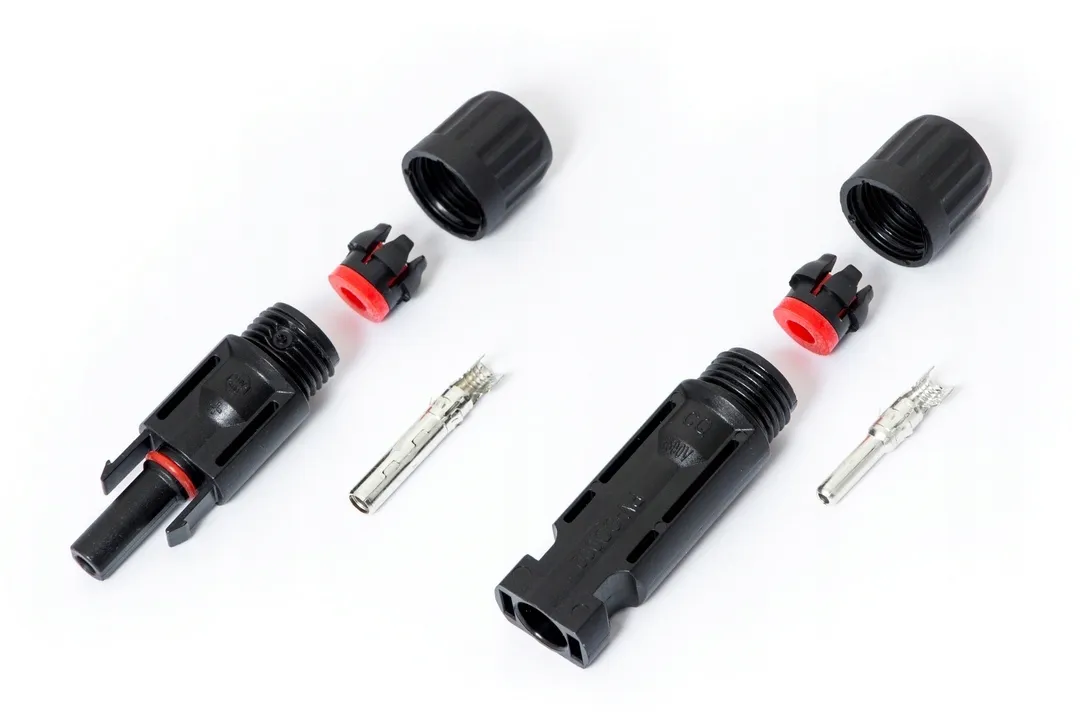 przedluzacz-kabel-solarny-2m-4mm-typu-mc4-czerw-stan-nowy